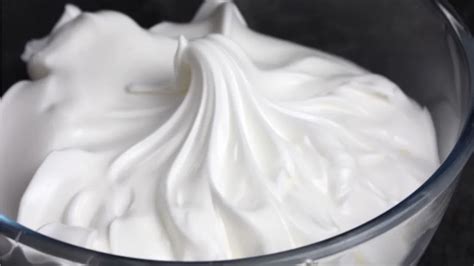 Imagen de merengue líquido en un bol
