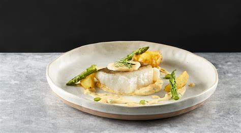 Salsa beurre blanc de naranja cremosa con trozos de cangrejo