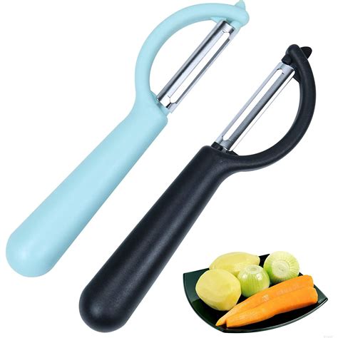 Ilustración de un pelador de verduras transformando un zapallito italiano en espagueti.