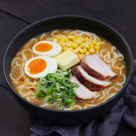 Variedad de toppings para ramen de miso
