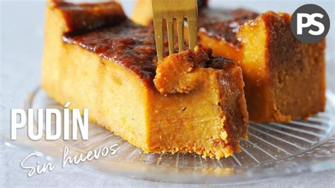 Fotografía de los moldes individuales con el postre de camote horneándose, mostrando la textura dorada.