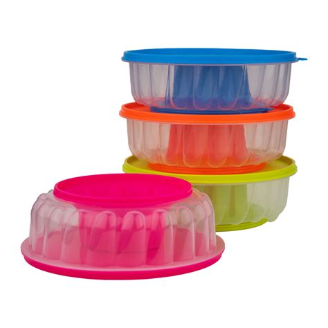 Utensilios clave para gelatina inyectada: jeringas de repostería y molde semicircular