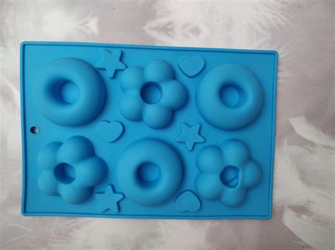 Molde de silicona con masa de galletas para el tren