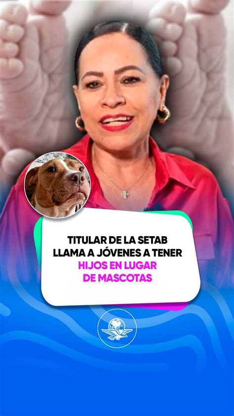 Foto de Jazmín Silva sonriendo, posiblemente en su cocina o en un evento relacionado con la música o la comida vegana.