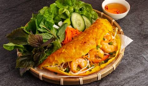 Infografía comparativa de las variantes regionales del Banh Xeo en Vietnam