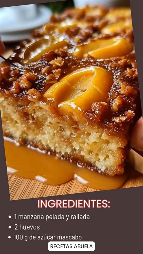 Imagen de la mezcla húmeda de huevos, azúcar, aceite y zanahoria rallada, lista para incorporar los secos.