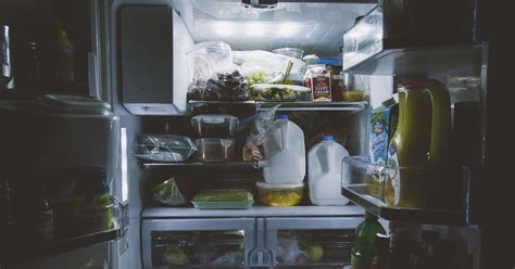 refrigerador abierto durante un apagón