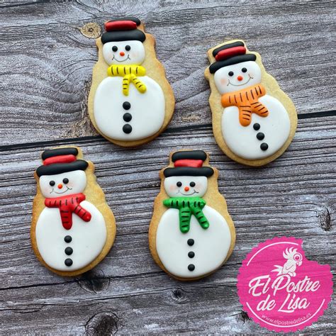 Foto de galletas de muñeco de nieve decoradas con glaseado y bombones