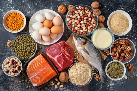 Diagrama simplificado mostrando cómo la adición de fibra y proteína a una comida con arroz ayuda a estabilizar la curva de respuesta de glucosa en sangre.