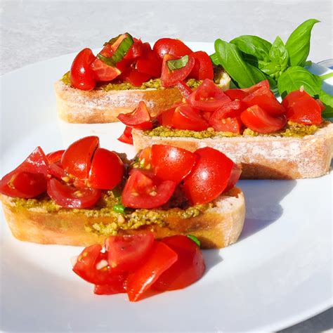 Esquema de platos populares que incluyen salsa de tomate como ingrediente principal