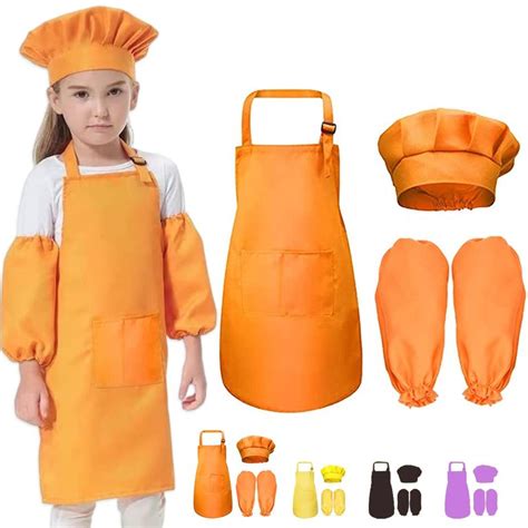 Ilustración de un set de chef infantil con delantal, gorro y mangas protectoras