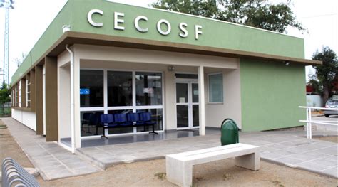Fotografía exterior del Centro Comunitario de Salud Familiar (Cecosf) Membrillar en Cabrero.