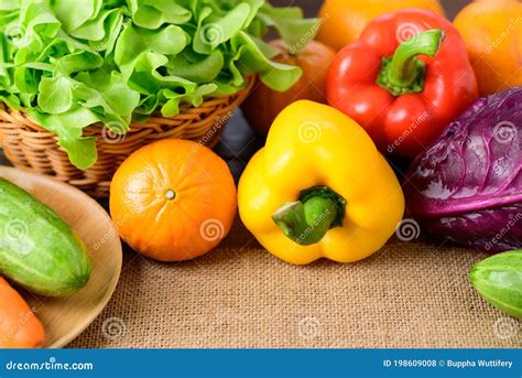 Foto de diversas hortalizas frescas y coloridas