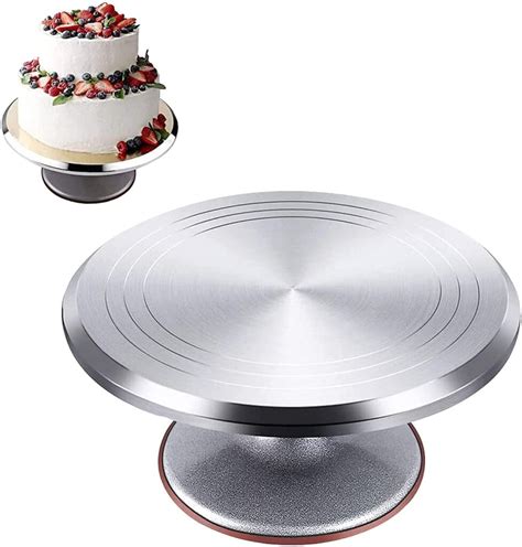 Base giratoria con una torta a medio decorar