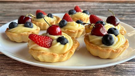 Infografía o esquema de diferentes postres que llevan crema pastelera