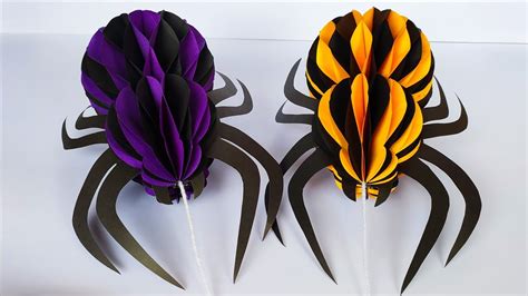 Foto de dulces de araña de Halloween terminados sobre una mesa temática