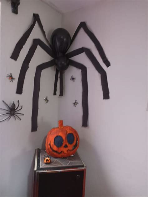 Paso a paso de la decoración de arañas con glasé negro