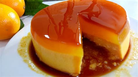 Flan de naranja sin horno desmoldado y decorado