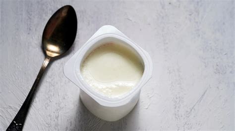 Ilustración de un vasito de yogur para indicar la medida de los ingredientes.
