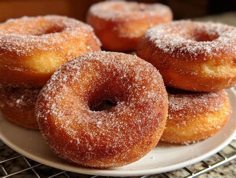 Rosquillas horneadas en bandeja listas para degustar