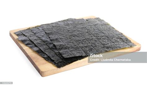 Foto de láminas de alga nori secas y apiladas