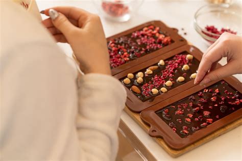 Tipos de moldes de chocolate de diferentes materiales y formas