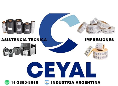 Variedad de salsas y condimentos, algunos con etiquetas 