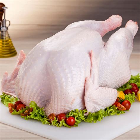 pavo entero crudo con adobo
