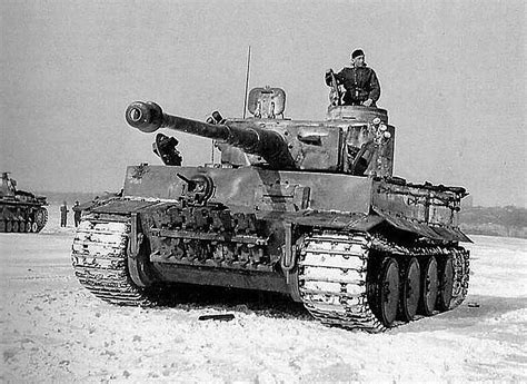 Fotografía de tanques Tiger alemanes en acción