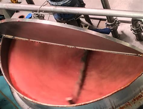 infografía sobre el proceso de mezclado de ingredientes secos y húmedos para la masa de galletas