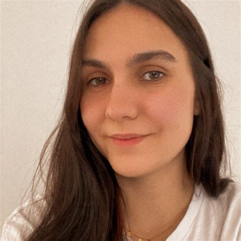 Fotografía de Paula Díaz, joven paciente de Talca, en su hogar.