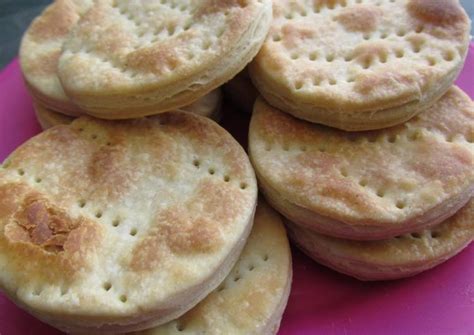 Tortillas tucumanas hojaldradas con capas visibles