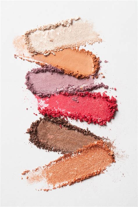 Esquema comparativo de texturas de maquillaje: mousse, fluido y crema según el tipo de piel
