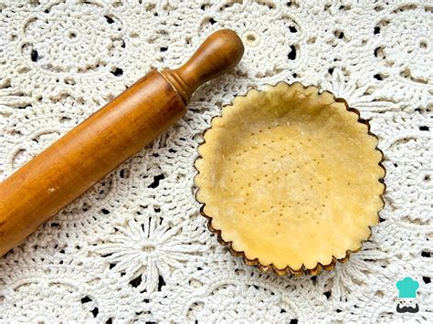 Utensilios para preparación de masa sablée: rodillo, batidor, molde