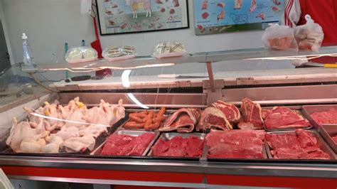 Foto histórica de un restaurante o carnicería dentro del Mercado Modelo