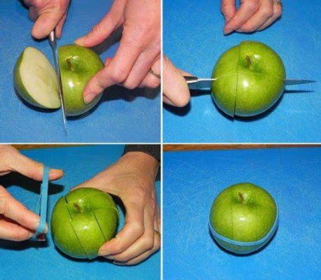 Imagen mostrando cómo unir las rodajas de manzana con una bandita de goma