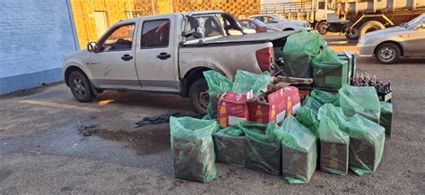 Fotografía de las incautaciones realizadas: vehículos, dinero en efectivo y salmón decomisado