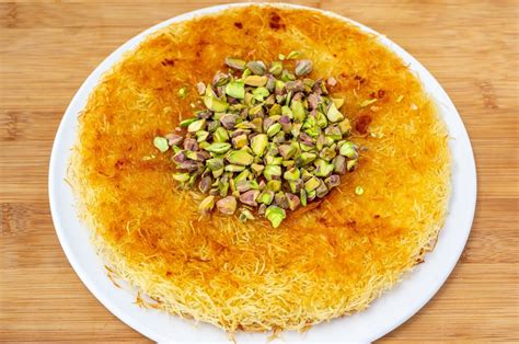 Kunafa caliente con pistachos