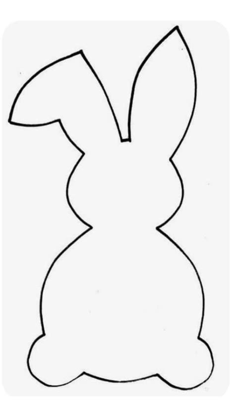 Esquema de diseño que muestra cómo aplicar una plantilla de silueta de conejo sobre envoltorios y cajas de bombones para lograr una estética uniforme.