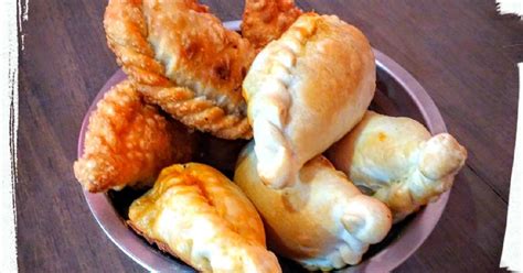 Variantes de empanadas filipinas, horneadas y fritas