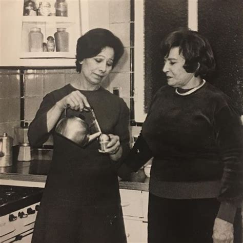 Petrona C. de Gandulfo junto a Juanita Bordoy en televisión