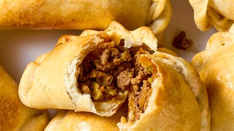 Fotografía del jurado calificando las empanadas participantes