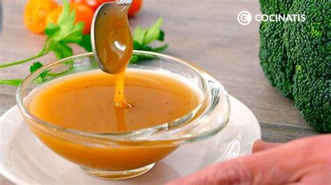 Ingredientes para la salsa de mostaza y miel: mostaza, miel, aceite de oliva, limón.