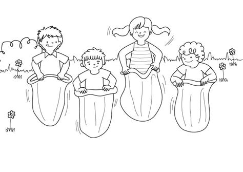 Dibujo lineal de niños participando en una carrera de sacos listos para colorear