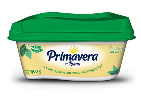 Imagen de margarina Primavera con su nueva presentación de tapa verde en un entorno de cocina profesional