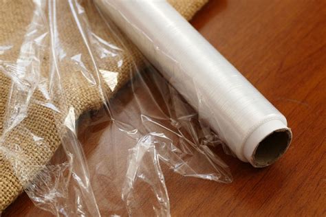 Torta de banana envuelta en papel film para su conservación