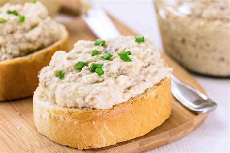 Canapés de pasta de pollo listos para servir