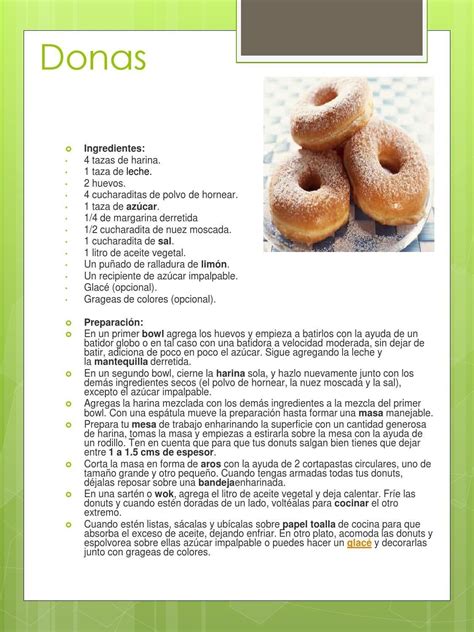 Ingredientes para la masa de donas sobre una superficie de madera