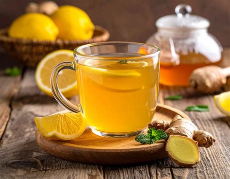 limones frescos cortados con jengibre y miel