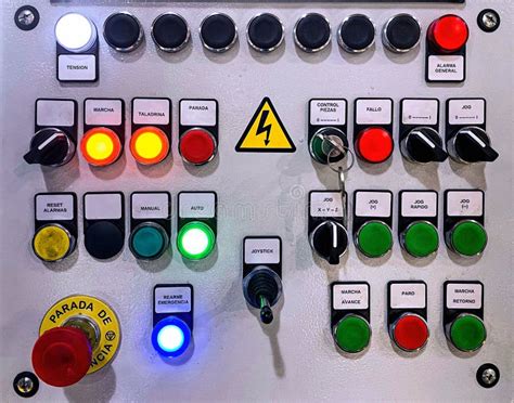 Panel de control de una arrocera eléctrica con botones de encendido, menú, temporizador y mantener caliente